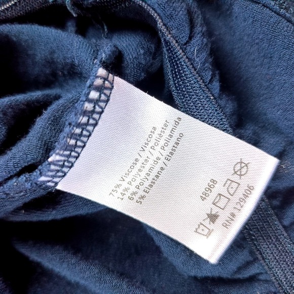 Women's Size 3X  Navy Blue Floral Smocked Hem Top Plus Short Sleeve - Picture 3 of 6